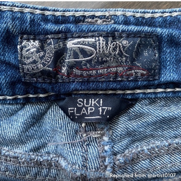 I’m selling my silver jeans willing to exchange for a size 26.. - Picture 6 of 6